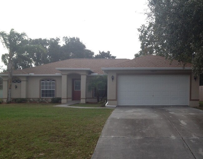 Primary Photo - 3 Bedroom Home Close to Everything!