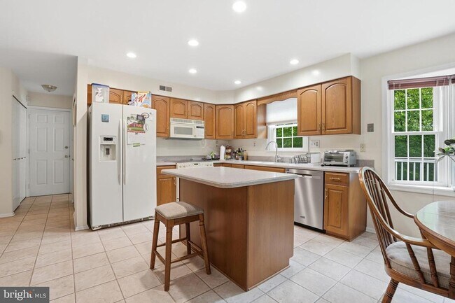 Building Photo - 1316 Heller Dr