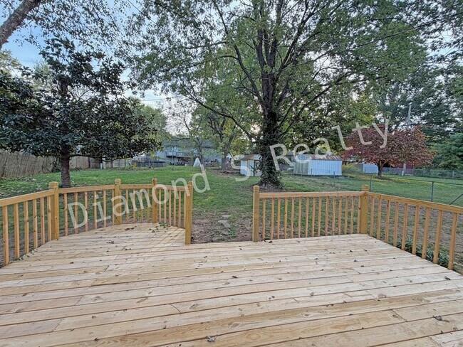 Building Photo - 3 Bed / 1.5 Bath Home - Great South Spring...