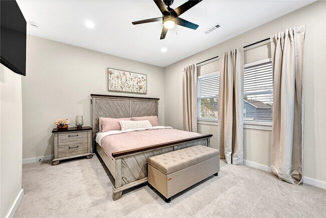 Building Photo - 1433 S Duncan Ave