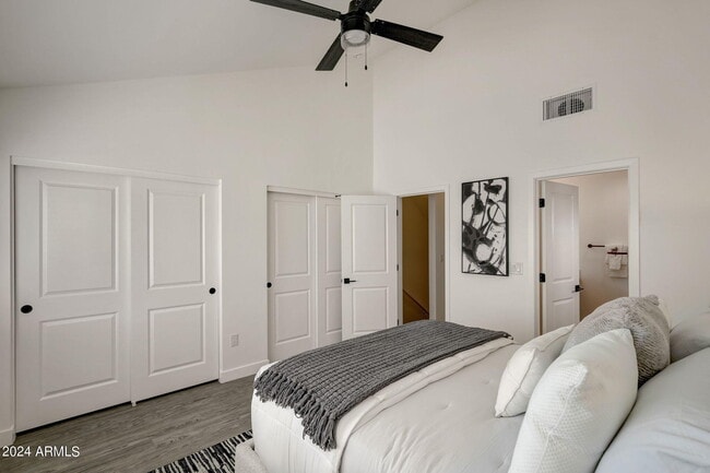 Building Photo - 3645 E Earll Dr