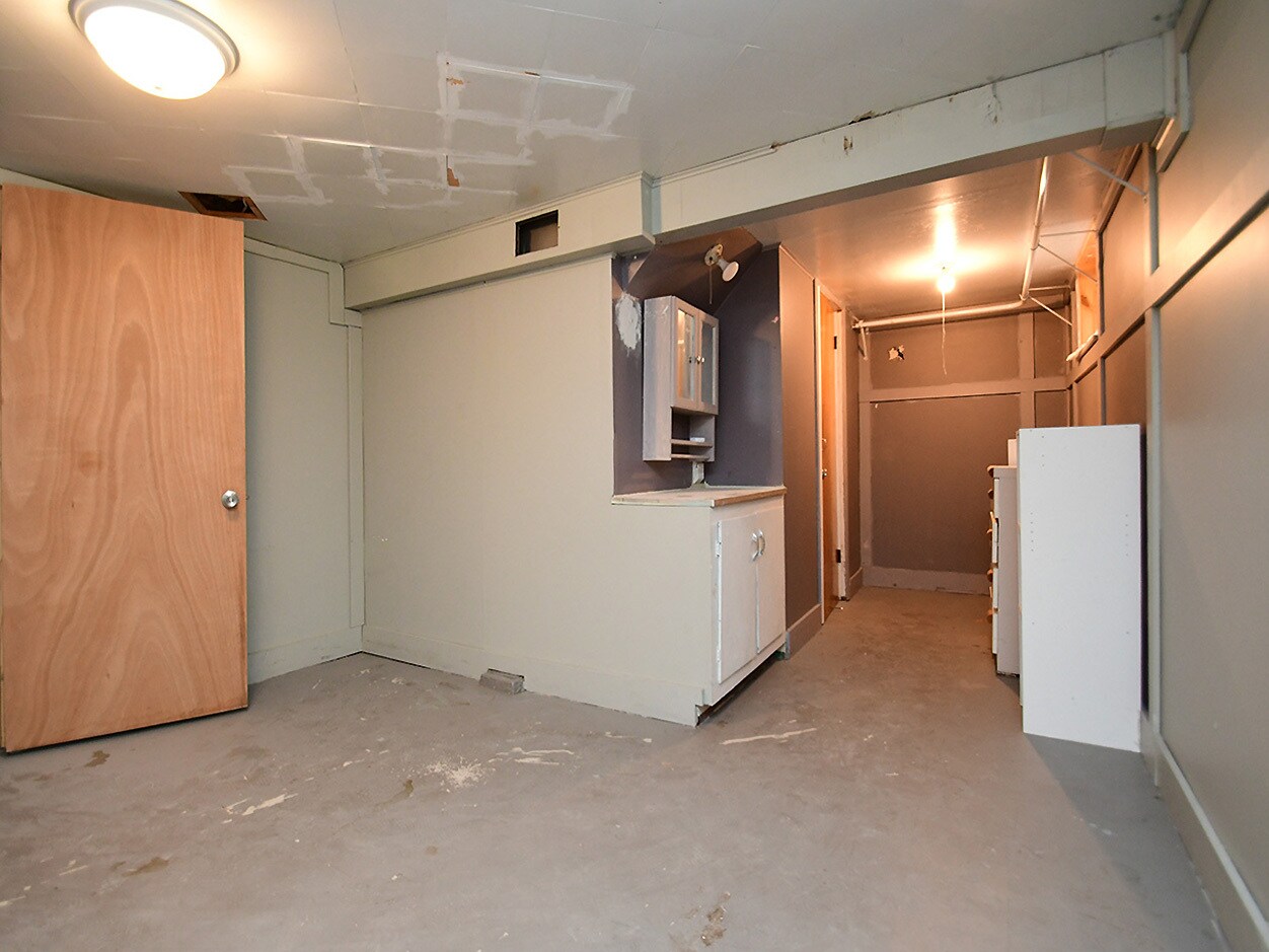 Building Photo - 6939 Binney St