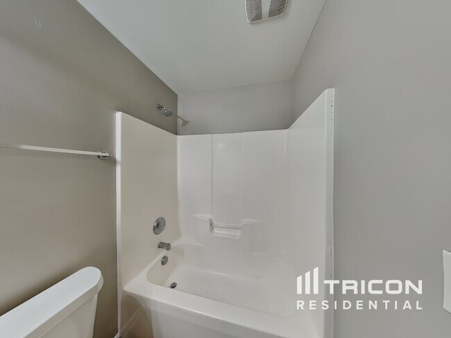 Building Photo - 106 Newport Dr