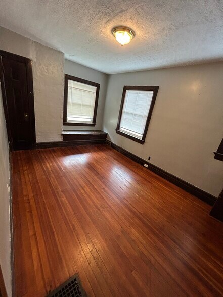 Building Photo - 1140 Plymouth Ave S