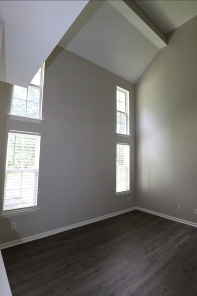 Building Photo - 803 Creek Crossing Trail