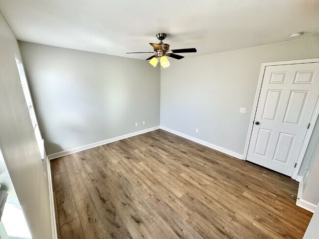 Building Photo - "Charming 2-Bed Oasis with 2 Full Baths in Prime Lynn Haven Location near Mosley High School"