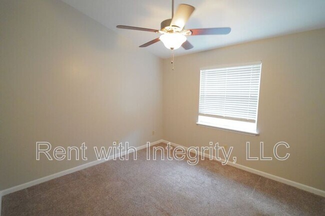 Building Photo - 1908 Wagon Wheel Cir E