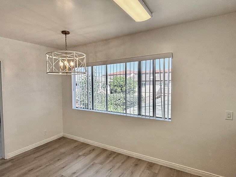 Building Photo - 969 W 25th St