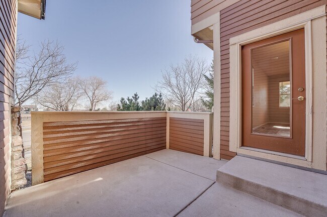 Building Photo - 2 bedroom, 2.5 bath townhome in Observatory Village