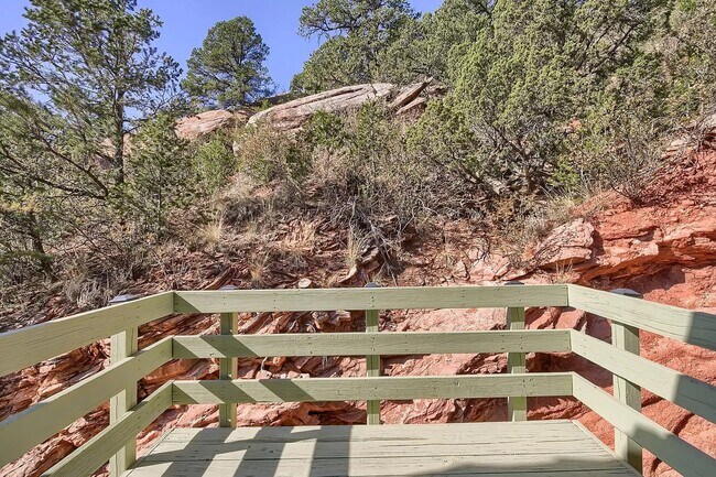 Building Photo - Beautiful 3 Bed Home Perched on a Mountain Side!!