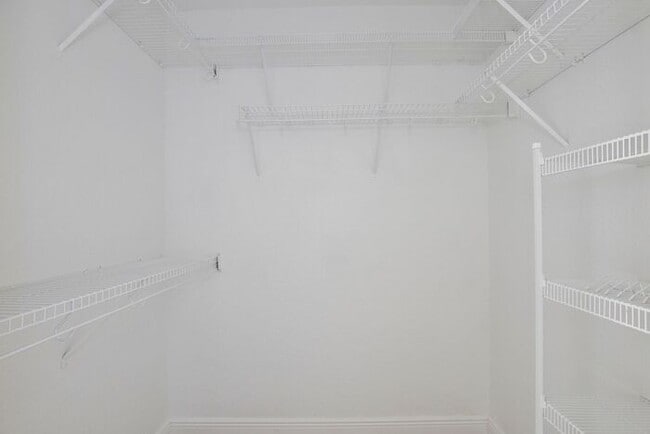 Building Photo - Lovely 3/2.5 Spacious Home with a Large Backyard in an Unbeatable Location near Downtown Orlando!