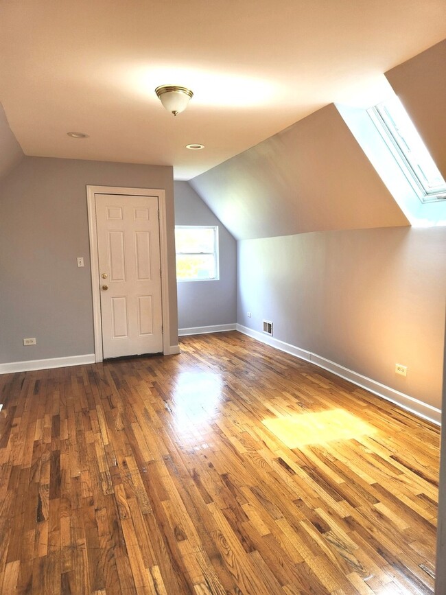Building Photo - 5325 S Honore St