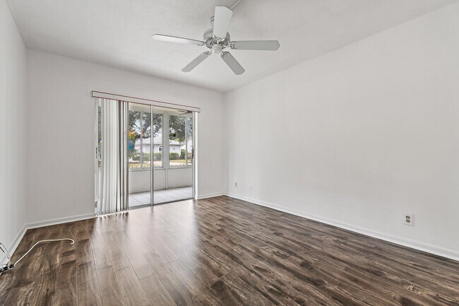 Building Photo - 5570 Tamberlane Cir
