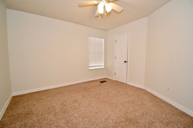 Building Photo - 3 Bed, 2 Bath Home in Ruston