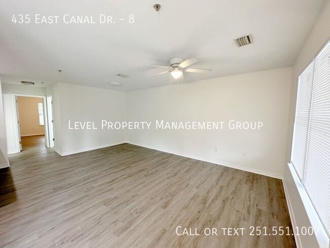 Building Photo - 435 E Canal Dr