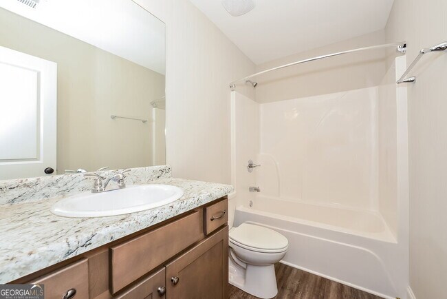 Building Photo - 320 Woodland Ridge Cir