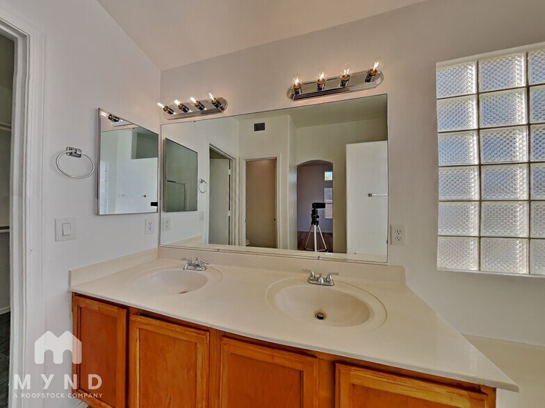 Building Photo - 4708 N 89th Dr