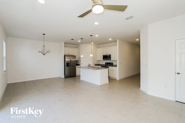 Building Photo - 418 Reina Wy