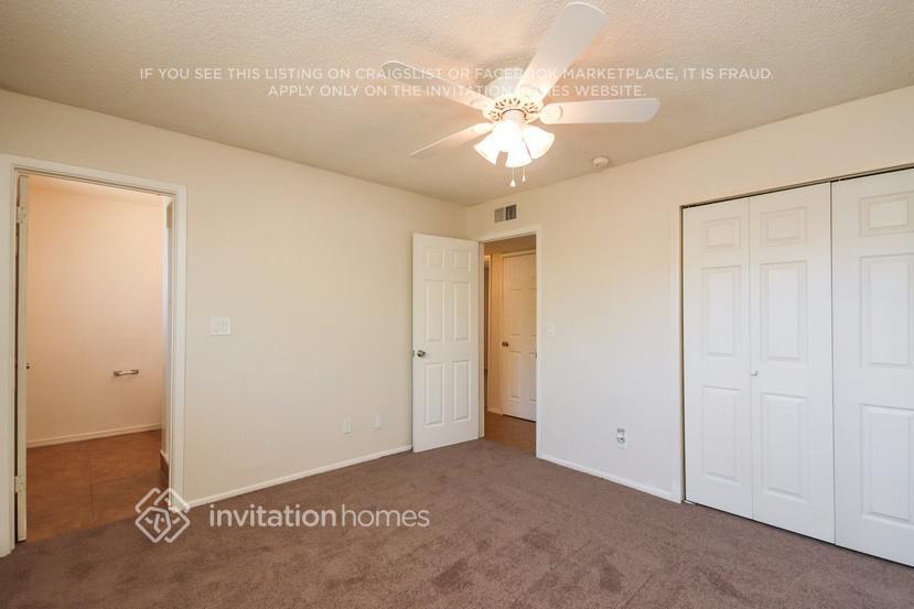 Building Photo - 955 S Pioneer