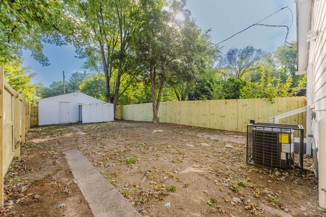 Building Photo - Beautiful Renovated 3 Bedroom and 2 Bathroom Home