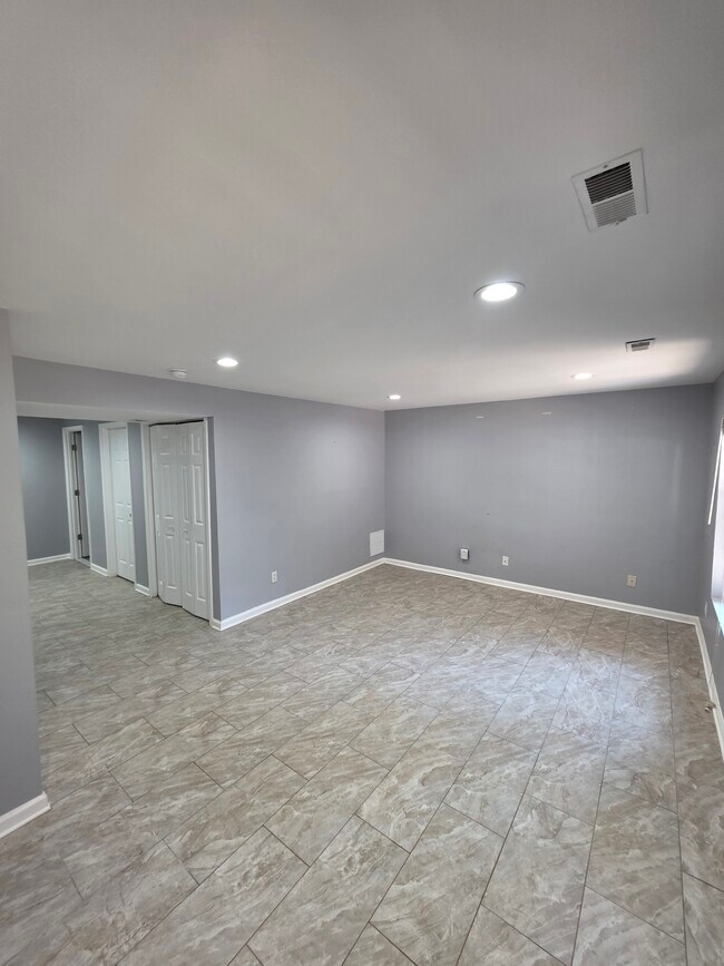 Building Photo - 406 Knollwood Ct