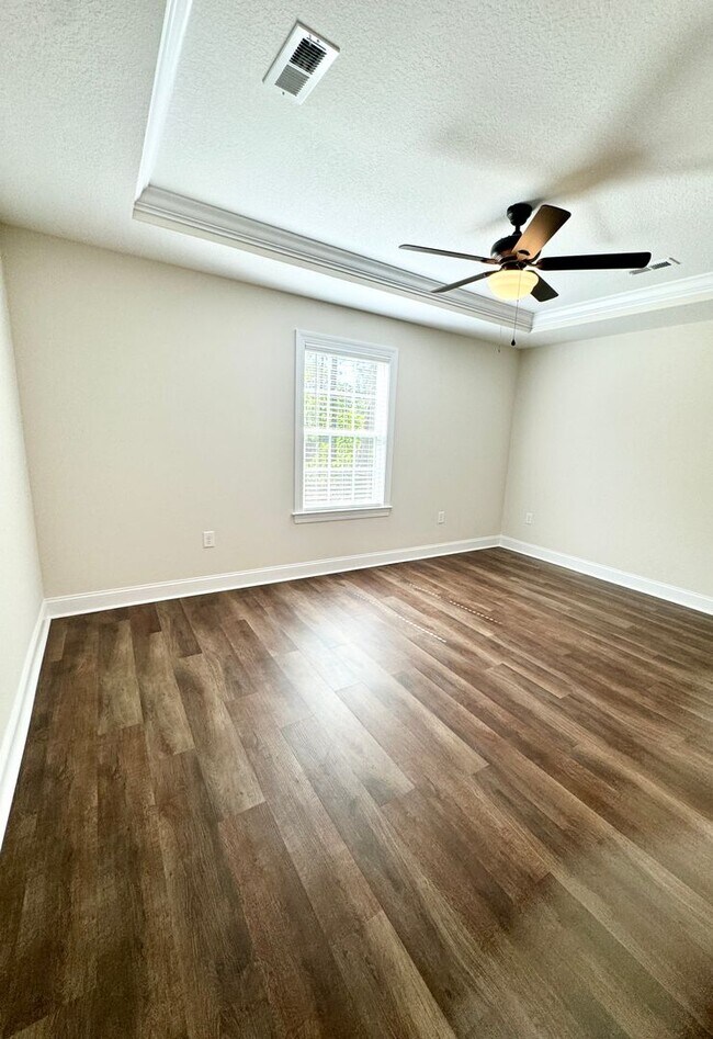 Building Photo - 2014 Phoenix Dr