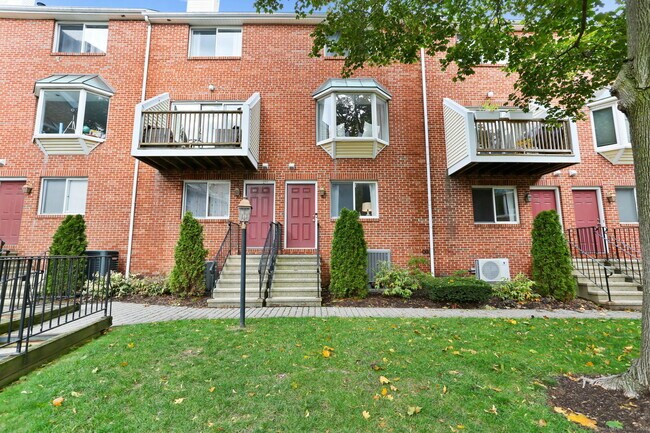 Primary Photo - 101 Grove St