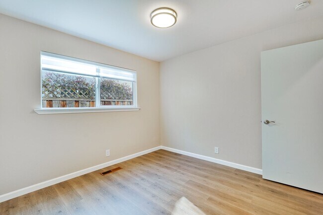 Building Photo - Charming 1,780 Sq Ft 4 bedroom 2 bath home in South San Jose