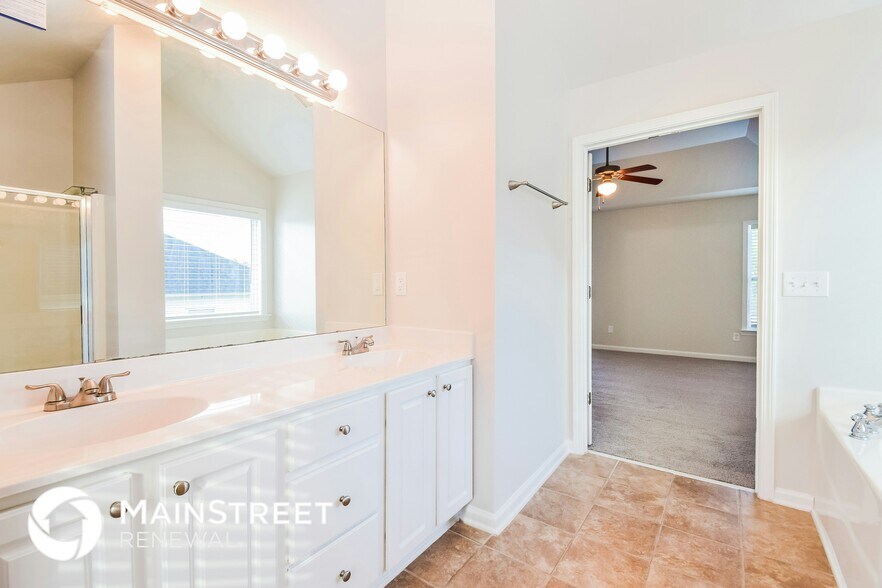 Building Photo - 8904 Crestview Cir
