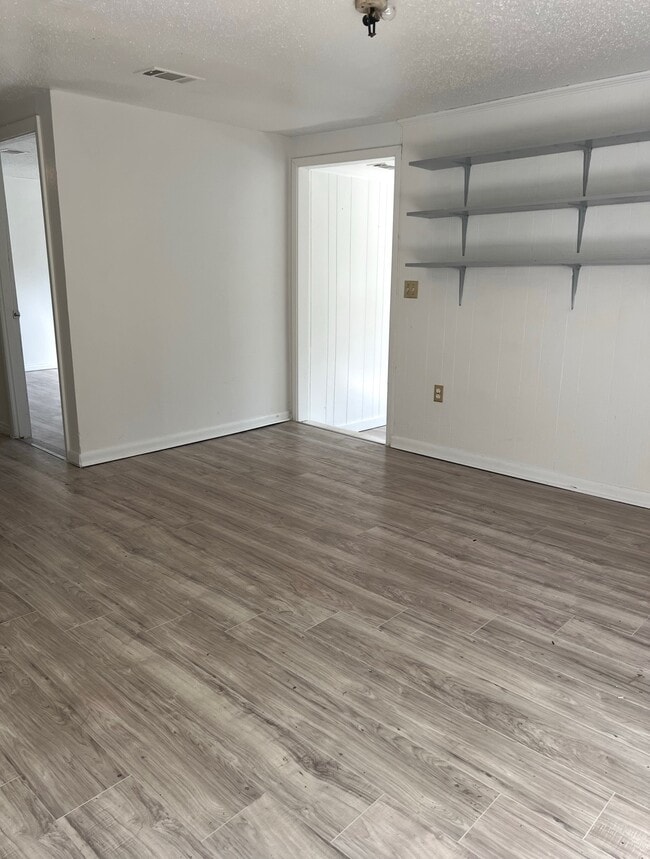 Building Photo - 10 Logaras Cir