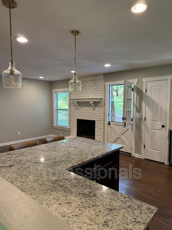 Building Photo - 149 Neverbreak Dr