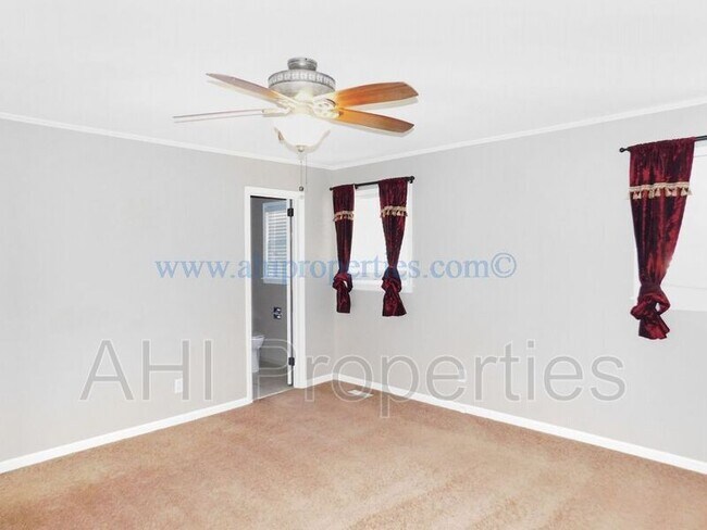 Building Photo - 2247 Sherrlyn Dr N