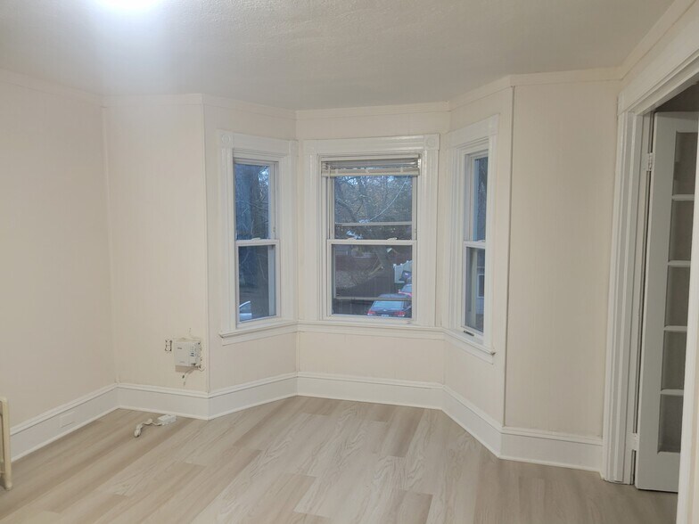 Building Photo - 293 Grove Ave