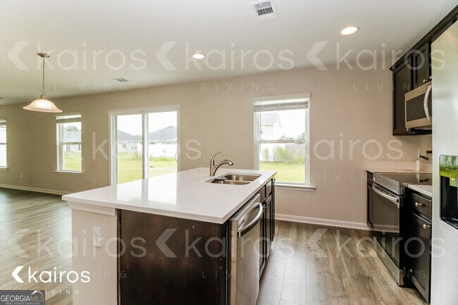 Building Photo - 22 Red Oak Dr.