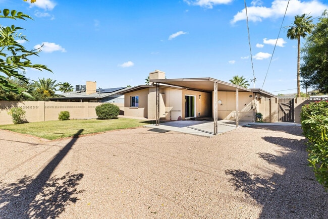 Building Photo - 1135 E Palmcroft Dr