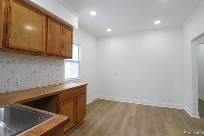 Building Photo - 2891 W Grand St