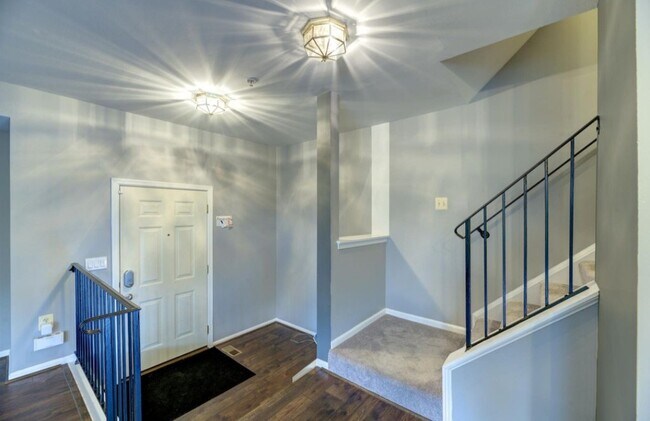 Foyer/Entrance Area - 6942 Malachite Pl