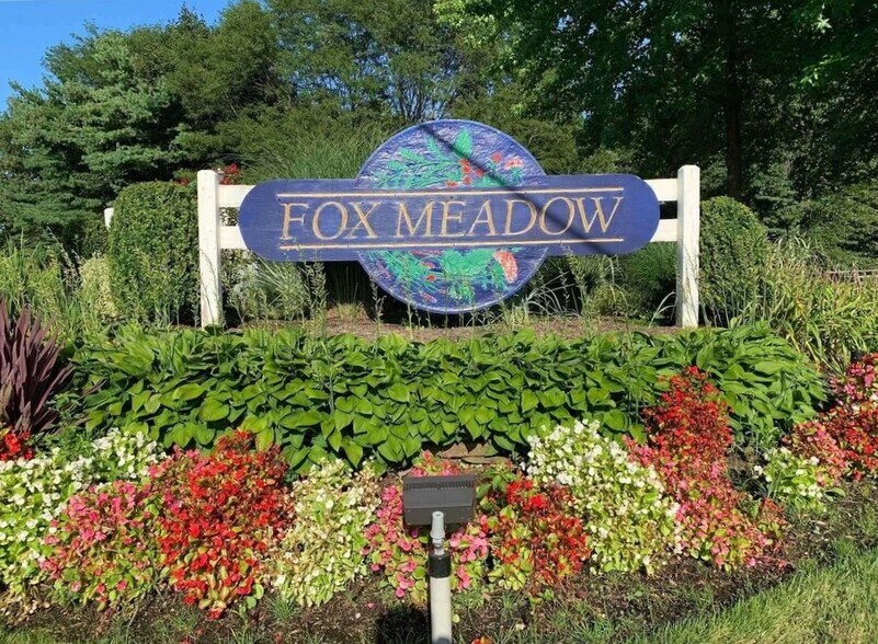 Building Photo - 1404 Sara Cir