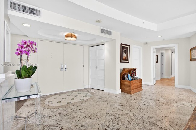 Building Photo - 1900 Sunset Harbour Dr