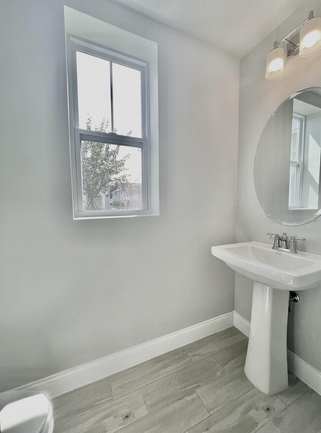 Building Photo - 924 Beldonshire Ln