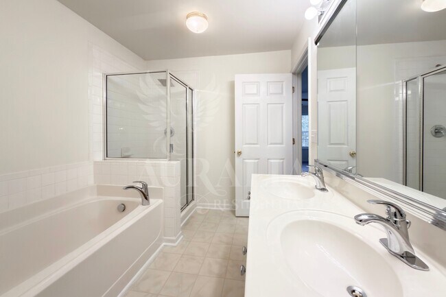 Building Photo - 3021 Barrymore St