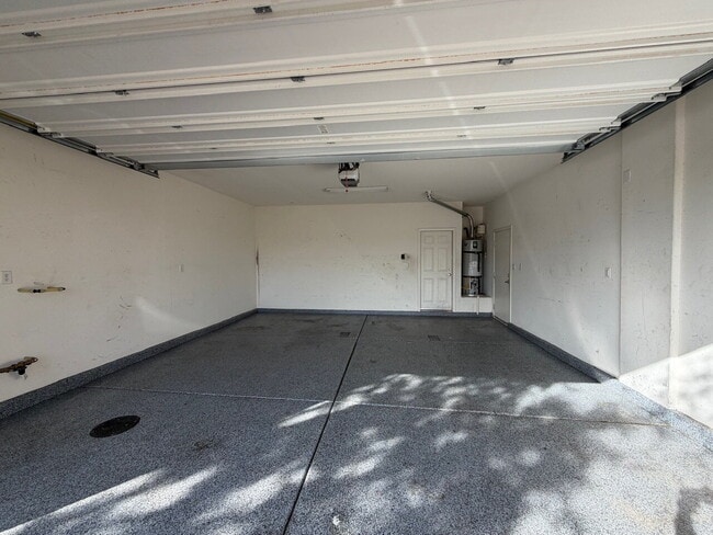 Building Photo - 4 BED 2.5 BATH 2 CAR GARAGE SINGLE FAMILY HOME W/ FULLY LANDSCAPED BACKYARD. THIS WAS FORMER MODE...