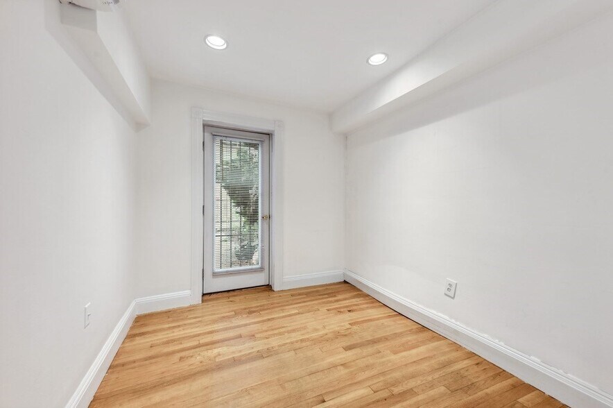 Building Photo - 85 E Brookline St