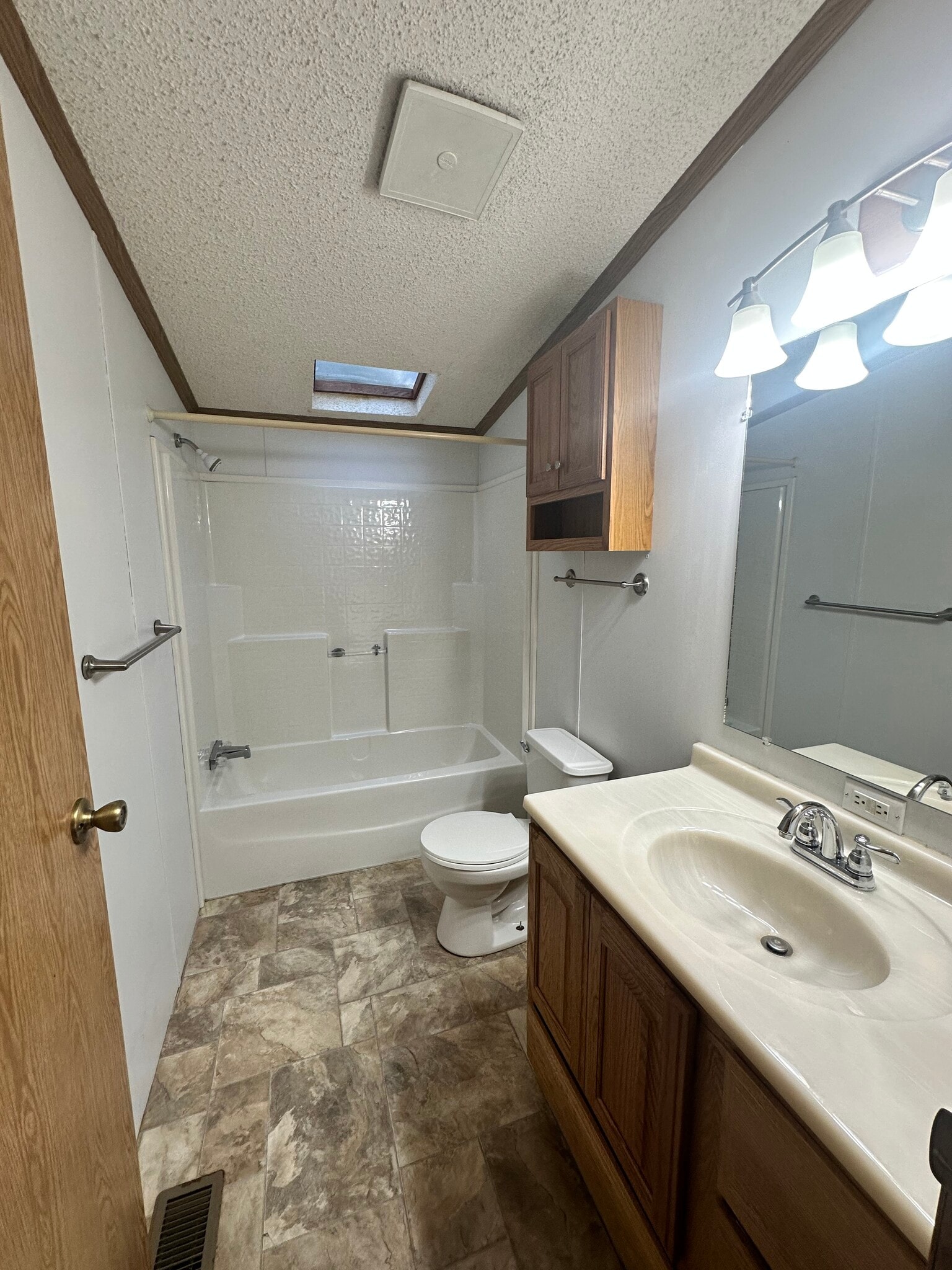 Building Photo - E2427 Holmes Rd