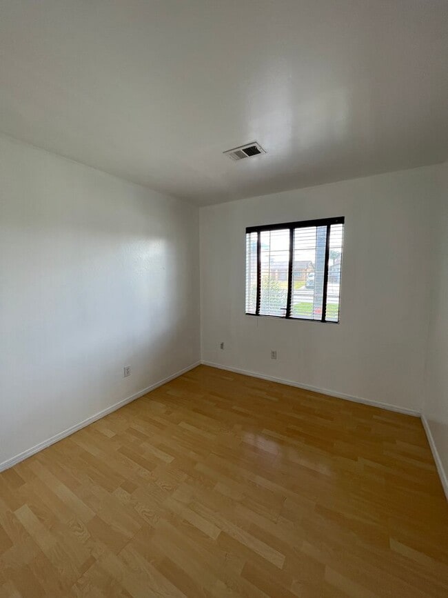 Building Photo - 1516 Hadar Rd