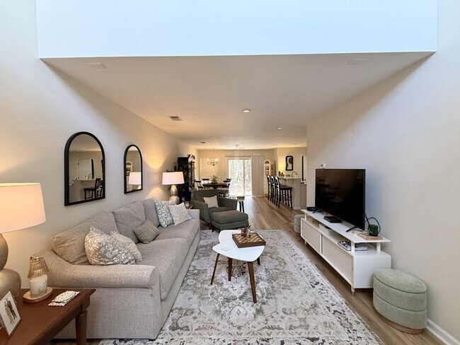 Building Photo - 1104 Harvester Cir