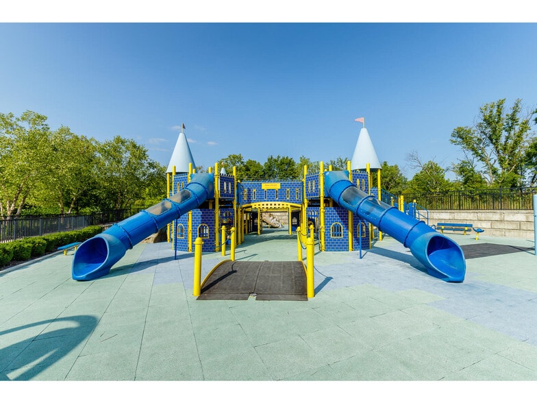 Building Photo - 810 Waler Dr