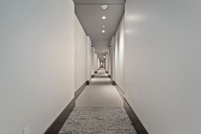 Building Photo - Exquisite 1BD/1.5BTH Condo Unit in the Pea...
