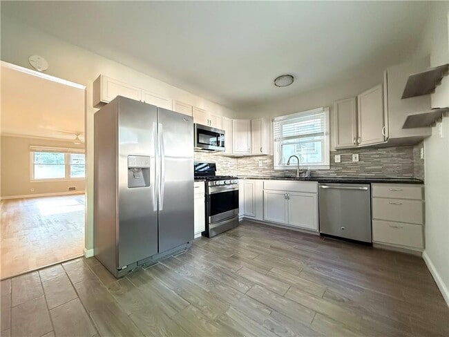 Building Photo - 1980 Kilburn Dr NE