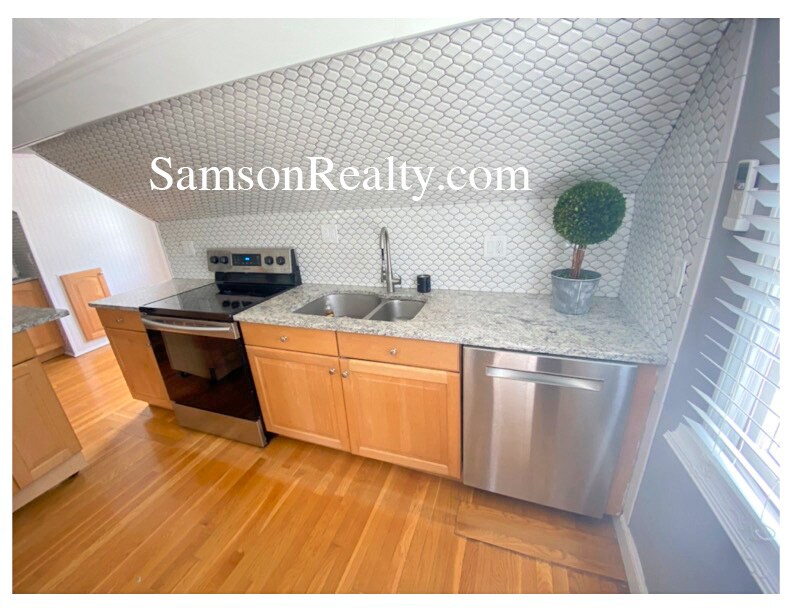 Building Photo - 842 Oaklawn Ave